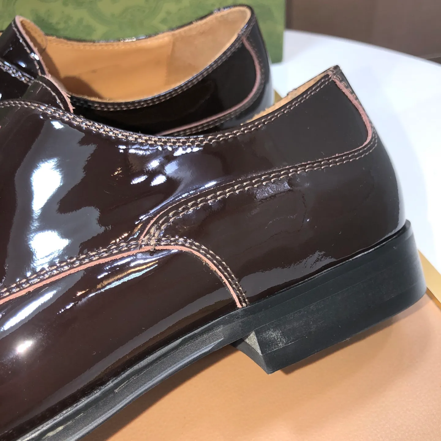 Men's shoes 💰660💰 Brand: GUCCI (Gucci) Standard code: Men's size 38/44 (45/46 can be customized) Grade: Same as the official website Original quality Material: Original cowhide Water-dyed cowhide lining Original rubber outsole Style category: Men's fashionable casual leather shoes Distinguished big-name luxury elements top luxury Color: Actual picture